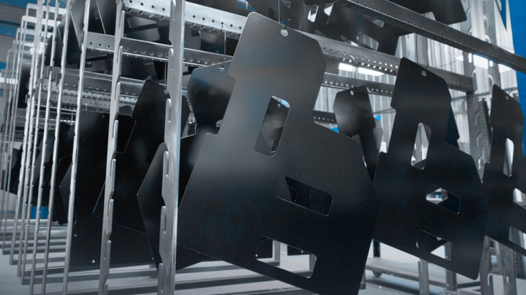 Implantation d'un ERP de fabrication de métal pour Synertek Industries Inc.
